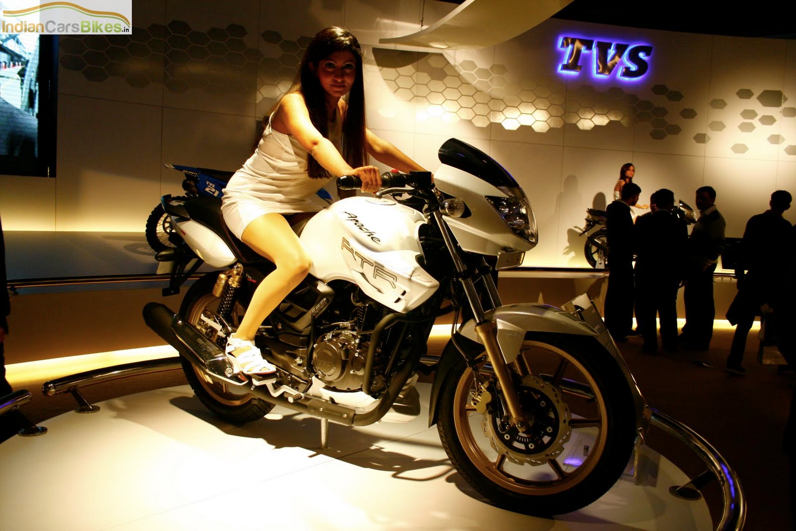 Tvs Apache 180 Rtr Price