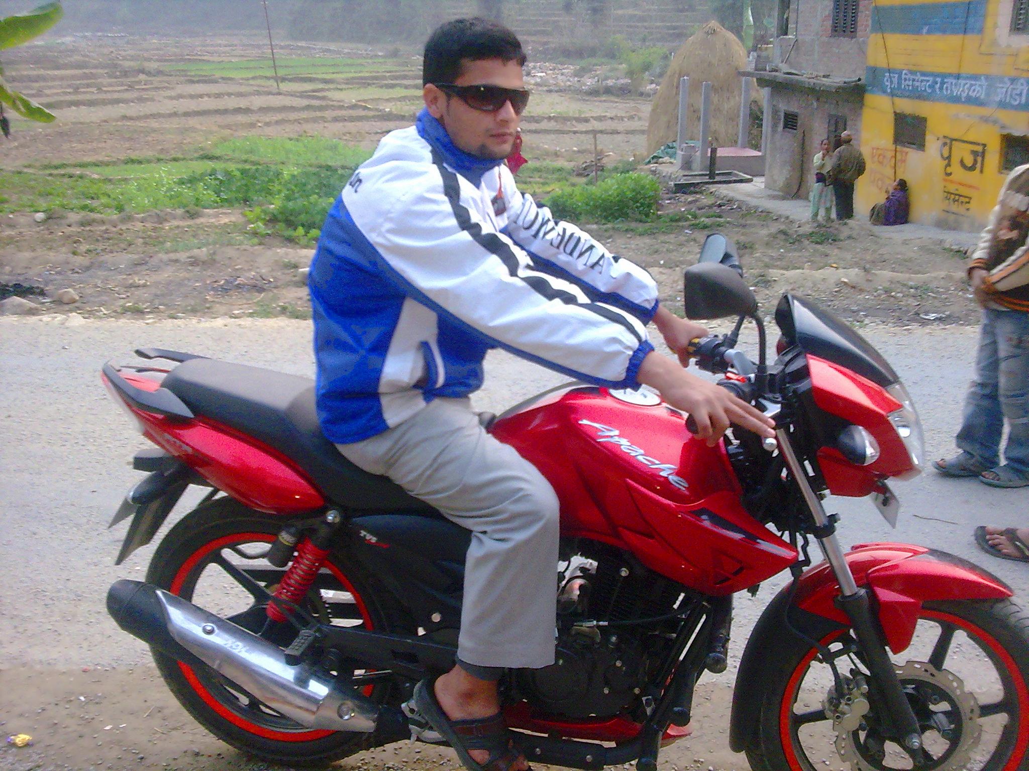 Tvs Apache Rtr 220 Photos